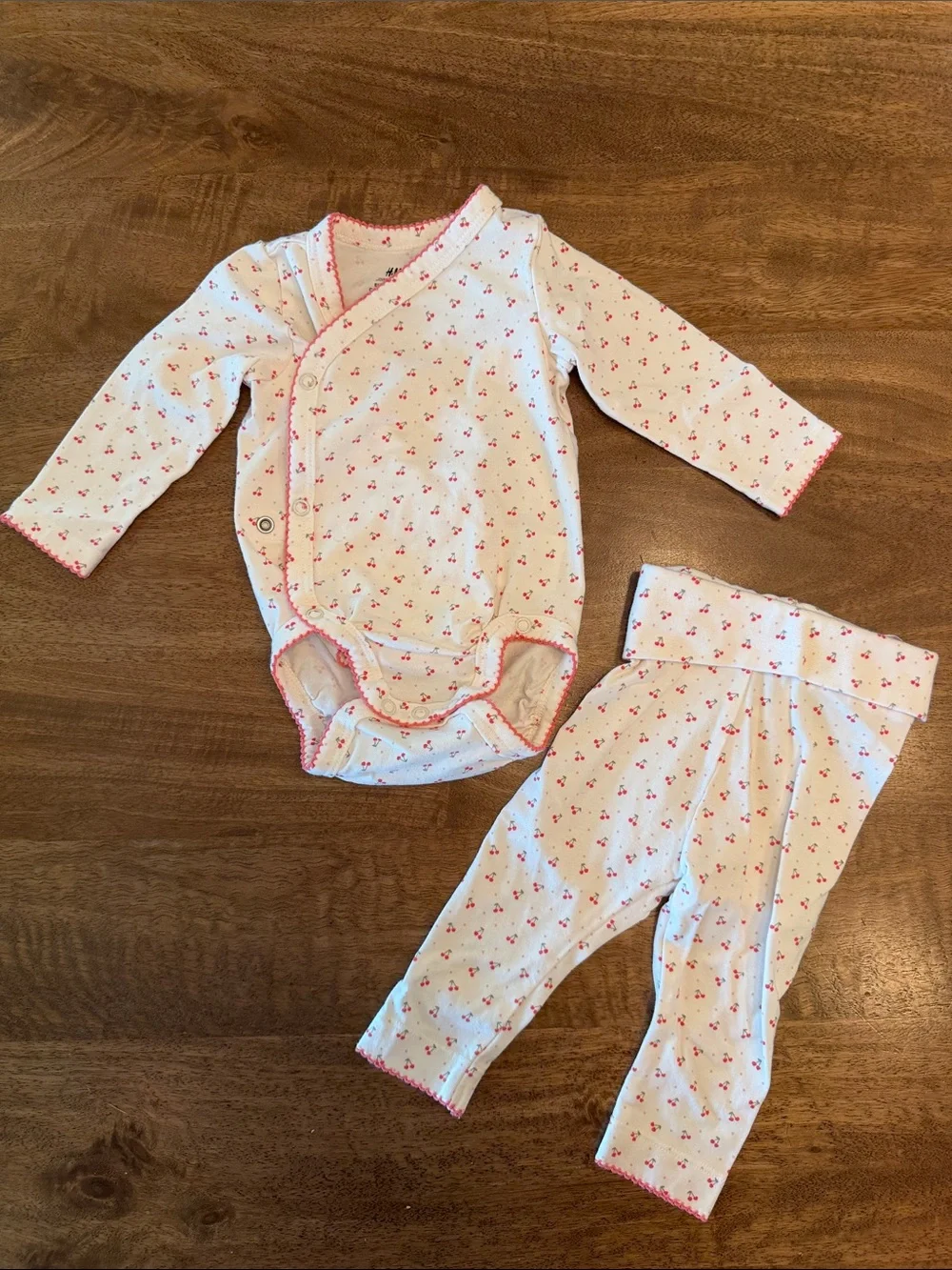 H&M Newborn Baby Girl Clothing Set Bundle - See sizing in description